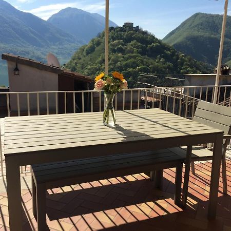 Stanza Privata In Attico Con Terrazza - Lakeholiday It Castel di Tora Bagian luar foto