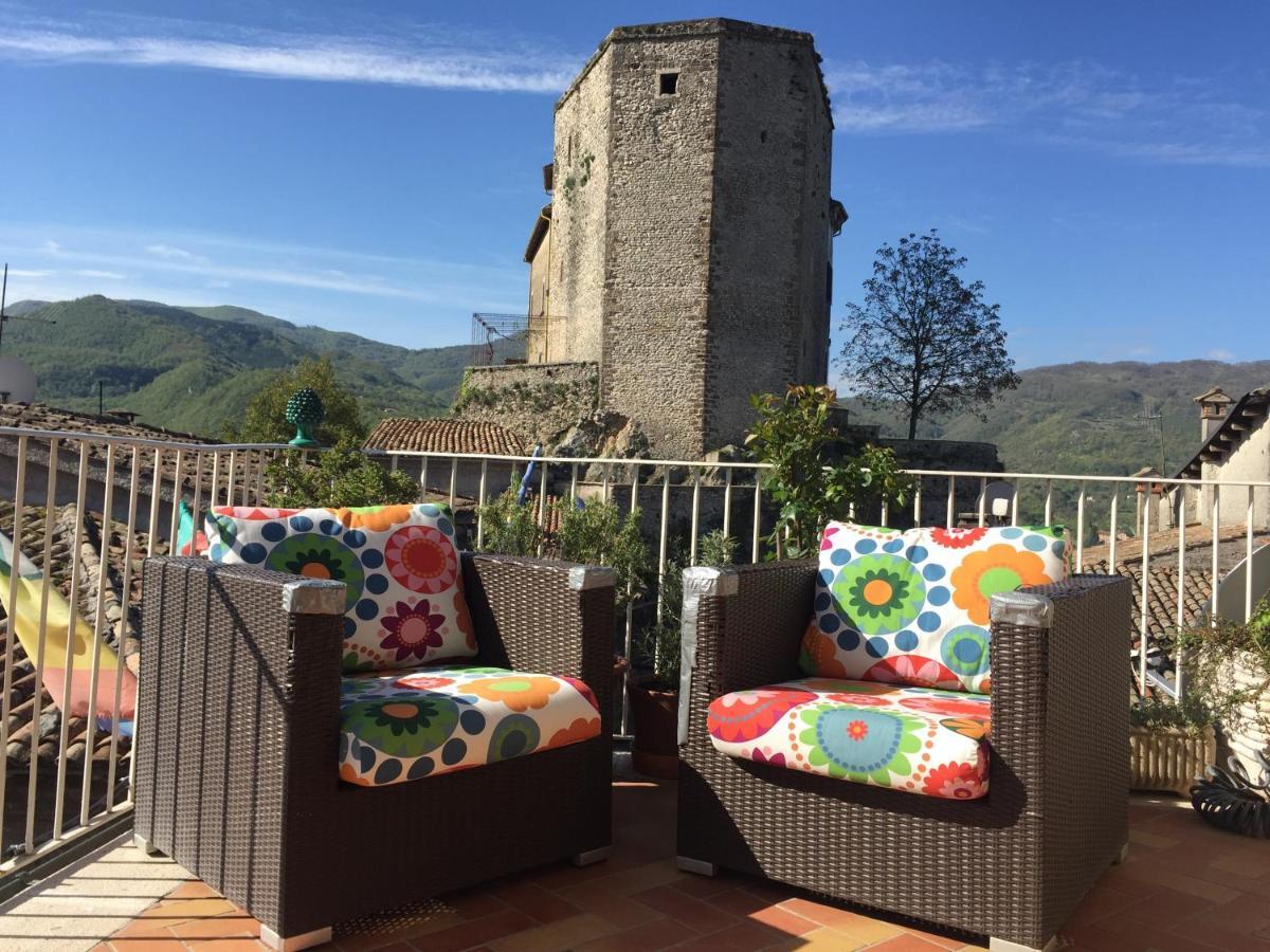 Stanza Privata In Attico Con Terrazza - Lakeholiday It Castel di Tora Bagian luar foto